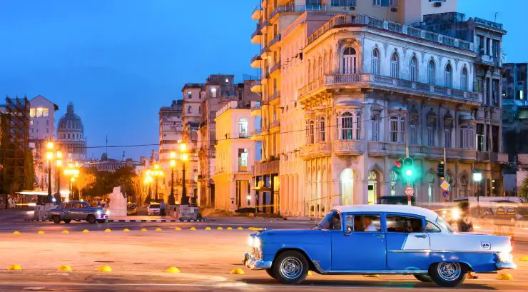 cuba-cruises-havana-car