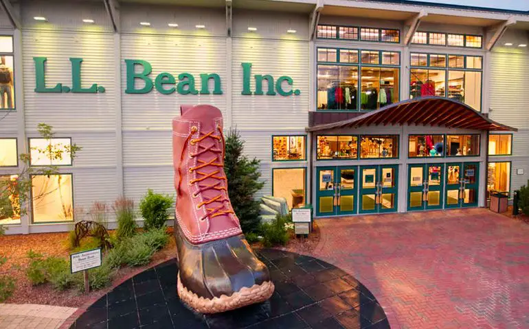 Exterior of L.L. Bean's flagship store. The expansive 2 story building has a huge duck boot statue to the left of its glass-filled main entrance.